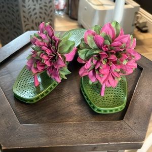 Kate Spade, floral flip flops, size 5